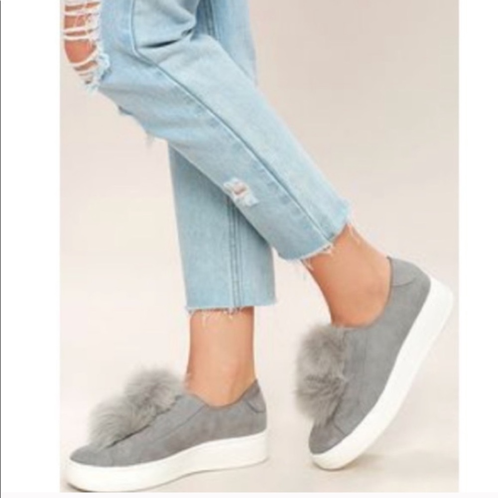 ⛔️SOLD⛔️Steve Madden PomPom Sneakers - Picture 16 of 16
